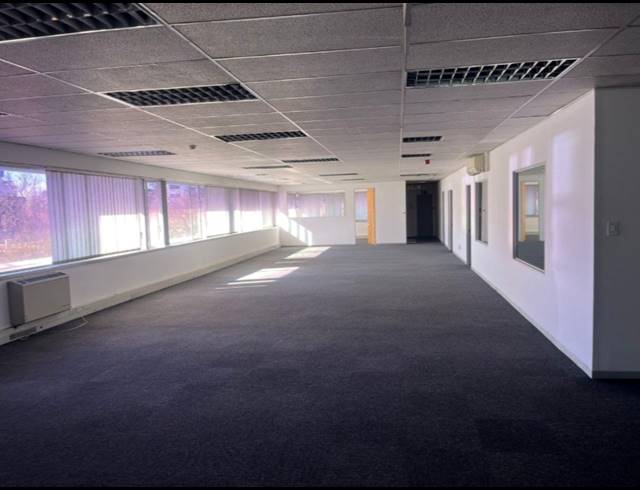 5,968M² BUSINESS CENTRE FOR SALE IN SUNNINGHILL